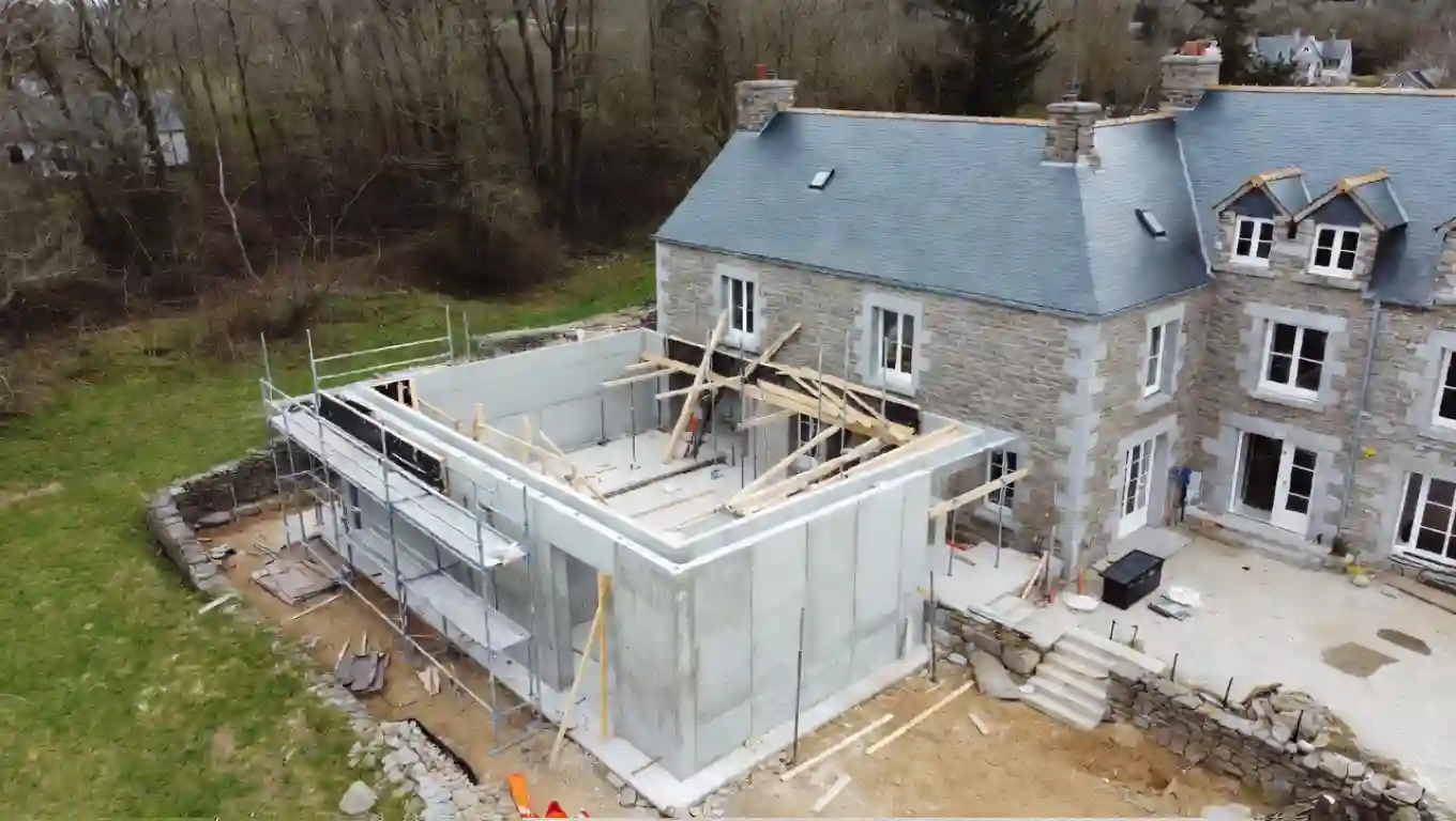 Extension de maison en Bretagne : réglementation et techniques